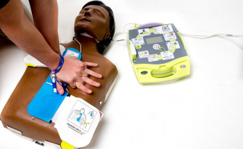 Defibrillatore (DAE) in azienda: quando è obbligatorio e cosa prevede la legge